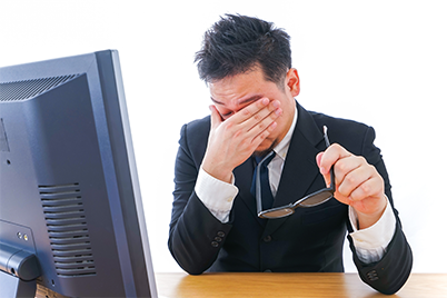 目の疲れの原因とは？