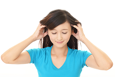 頭皮のセルフケア③ 側頭部のもみほぐし