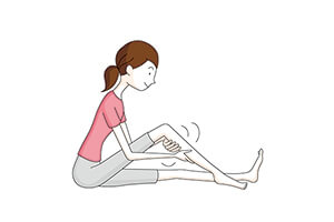 ふくらはぎをもみほぐす